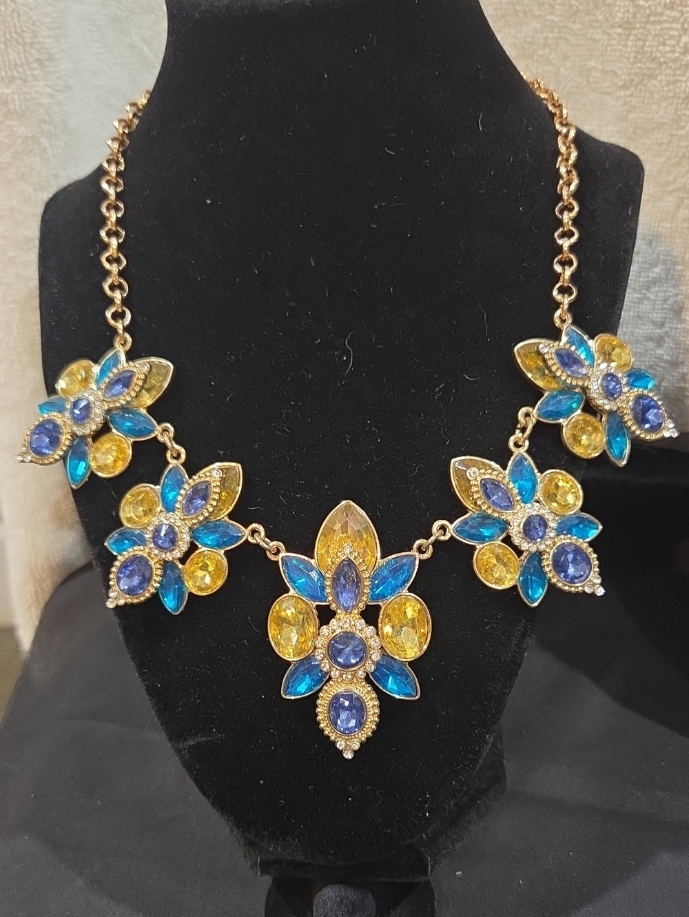 VINTAGE BIB NECKLACE